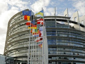 Европски парламент укинуо визе Србима са КиМ који имају пасоше Координационе управе