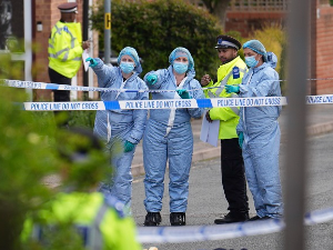 Напад мачем у Лондону – дечак преминуо, двојица полицајаца теже повређена