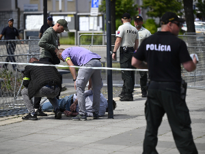 Словачки министар полиције: Испитујемо могућност да атентатор на Фица није деловао сам