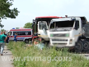 Судар аутобуса и камиона код Обреновца - једна особа погинула, 20 повређено