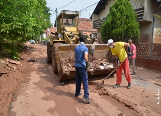 Poplave%20u%20Paracinu.jpg