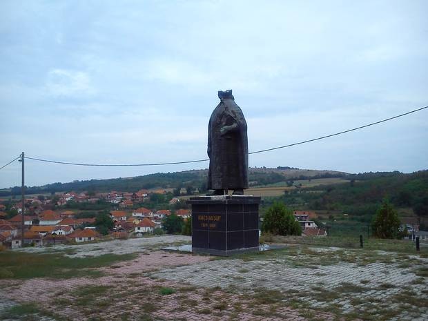 Споменик кнезу Лазару - измештен у Шилову