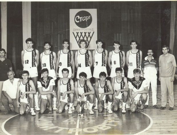 Кадетска репрезентација Југославије 1987. Бранимир Илић (горњи ред, други здесна)