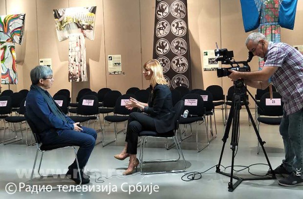 Драгана Игњић и сниматељ Драган Радосављевић са директором Националног музеја свиле, Хангџоу