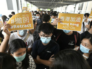 Sukobi između demonstranata i policije u Hongkongu