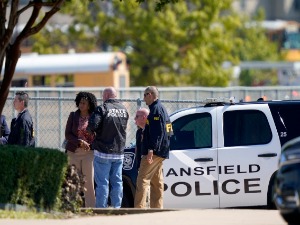 A shooting at a high school in Texas, four injured thumbnail