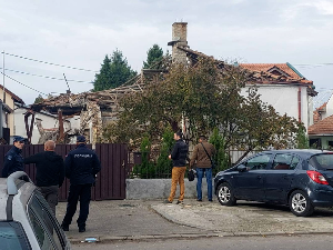 Експлозија гаса у Земуну – мушкарац погинуо, жена тешко повређена