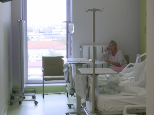 Оперативним захватом који је први пут изведен у Србији, хирурзи Ургентног центра  вратили наду пацијенткињи оболелој од карцинома