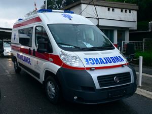 Аутомобил слетео у реку код Ниша, једна особа превезена у болницу