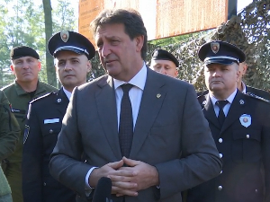 Гашић: Зaплењено оружје код миграната потиче од албанске мафије са Косова и Метохије 