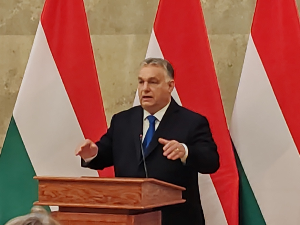 Орбан: Док Србија не уђе у Европску унију, има право да седи на две столице