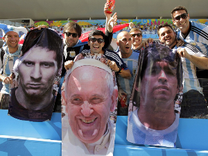 Папа Фрања наљутио Италијане и Аргентинце због Марадоне