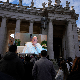 Папа Фрања рекао верницима да има упалу плућа