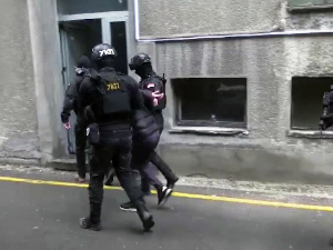 Саслушано 19 особа осумњичених да су преваром стекли 304 милиона динара