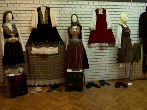 Знате ли шта су џубе и ћурдија – оригиналне народне ношње изложене у Музеју у Врању