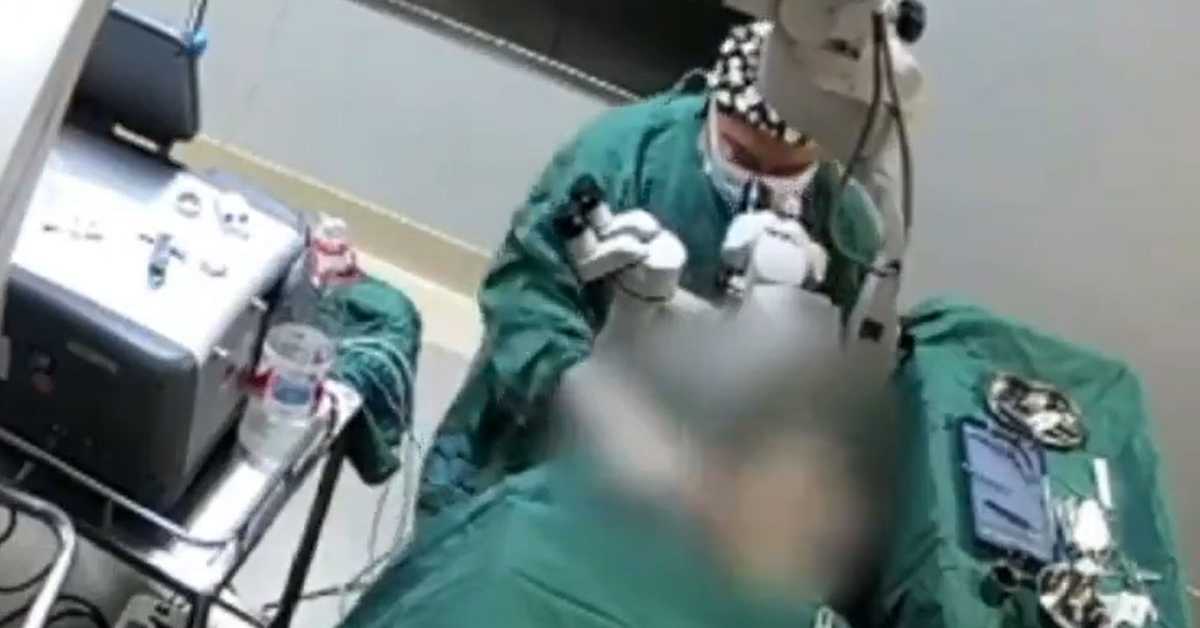 Кина: Гнев због хирурга који је ударао пацијенткињу током операције ока