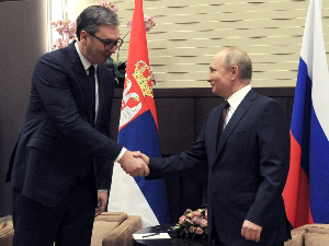 Путин честитао празнике Вучићу: Односи се развијају се у конструктивном духу