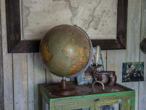 Међу јавом и мед` сном