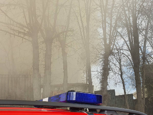 Локализован пожар у пословном објекту на Сењаку, превентивно евакуисан вртић у близини