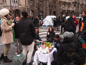 Студенти провели ноћ на улици, блокирана раскрсница Кнеза Милоша и Бирчанинове
