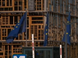 Празнична атмосфера испред европских институција у Бриселу, али се проблеми преносе у 2024.