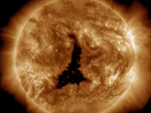 На Сунцу настала џиновска рупа 60 пута већа од Земље, соларни ветар на путу ка нашој планети