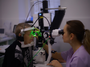 Офталмолог упозорава: Честа употреба одређених капи за очи може изазвати катаракту