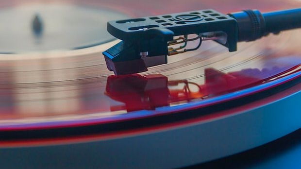 Грамофонија – Дела Драгутина Гостушког и Срђана Хофмана