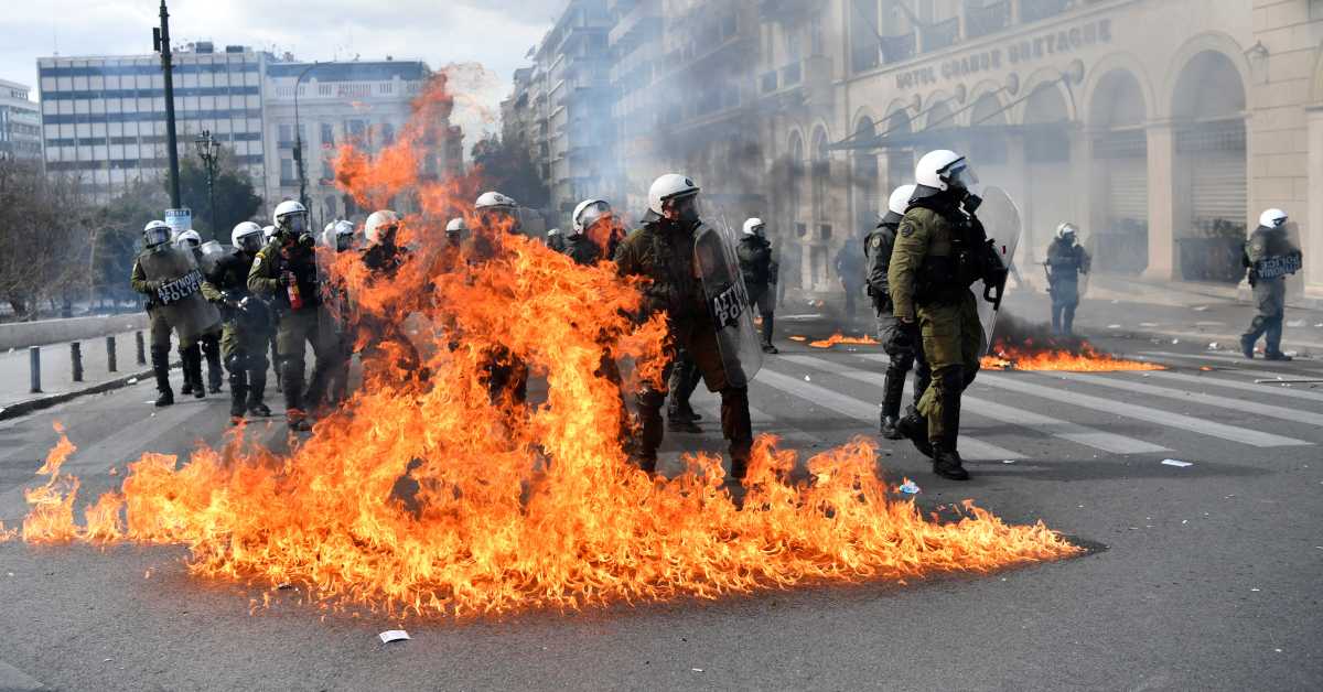 Сукоби у Атини и Патрасу током протеста због железничке несреће