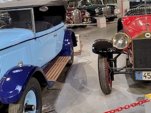 Експонати Музеја аутомобила селе се у бившу гаражу савезних органа на Ушћу