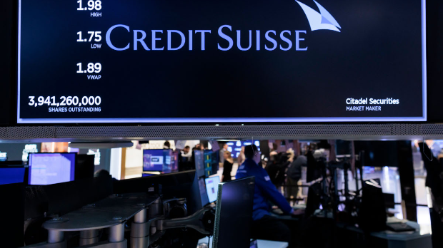 Οι μετοχές της τράπεζας Credit Suisse εκτινάσσονται στα ύψη, δανείζονται 50 δισεκατομμύρια δολάρια από την ελβετική κεντρική τράπεζα