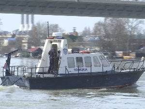 Настављена потрага за тројицом мушкараца чији се чамац преврнуо на Дунаву, подигнути и дронови