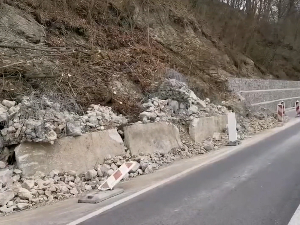Ко је одговоран за урушавање потпорног зида на путу код Пријепоља