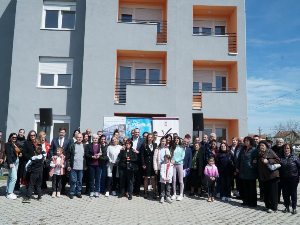 Избеглицама из Хрватске и БиХ уручени кључеви 25 станова у Зрењанину