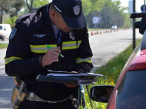 Лажни полицајци на путевима, упозорава МУП и саветује како да не будемо жртве преваре
