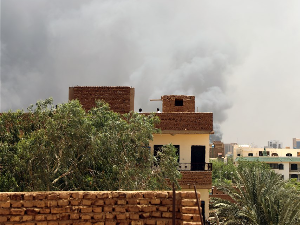 У сукобима војске и паравојних снага у Судану погинуло најмање 56 цивила