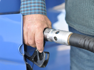 Нове цене горива – дизел јефтинији за два, бензин за три динара