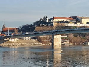 Два младића пала са Петроварадинске тврђаве – један погинуо, други у тешком стању