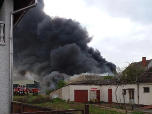 Пожар у складишту лед сијалица код Сремске Митровице, нема повређених 