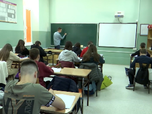 Млади понудили "лекове" за оздрављење целог друштва, ђаци траже да се наставницима одреше руке