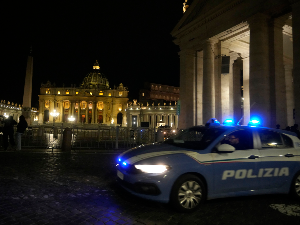 Аутомобилом пробио капију Ватикана, предао се код Апостолске палате