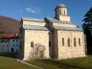 Квинта поздравља одлуку да се манастиру Високи Дечани потврди власништво над земљом