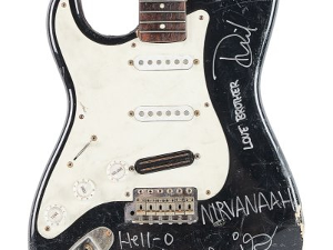 Поломљена гитара Курта Кобејна продата за скоро 600.000 долара