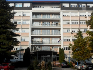 Начелник психијатрије у болници у Лесковцу поднео оставку због фотографија са репликама оружја