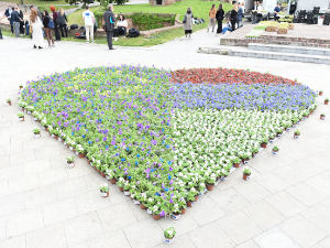 Дан Европе у Београду – срце од цвећа за страдале у злочинима