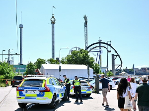 Ролеркостер искочио из шина у Стокхолму – једна особа погинула, деветоро повређених