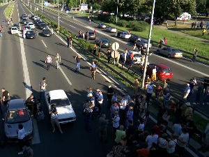 "Србија против насиља" – протести у више градова, ауто-путеви били блокирани у Београду и Новом Саду