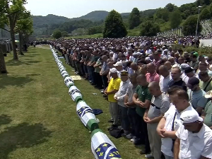 Поточари, обележена 28. годишњица злочина у Сребреници 