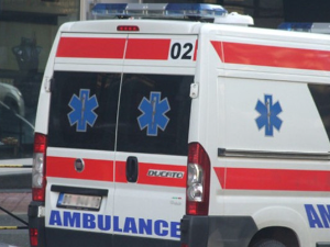 Аутомобил слетео с пута код Лесковца, погинула једна особа