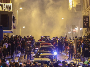 Мирнија ноћ у Француској након сахране убијеног младића – ухапшено 719 особа